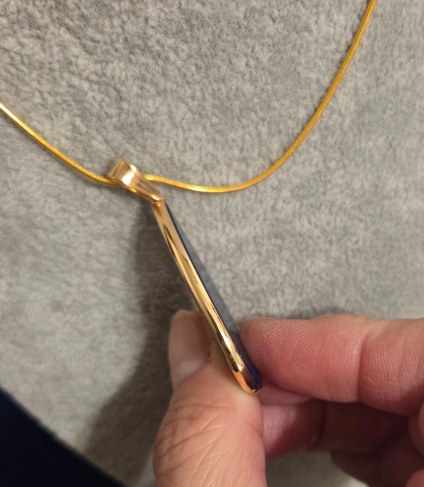 LAPIS LAZULI TEAR DROP PENDANT W/20 IN GOLDEN CHAIN AND FREE GIFT