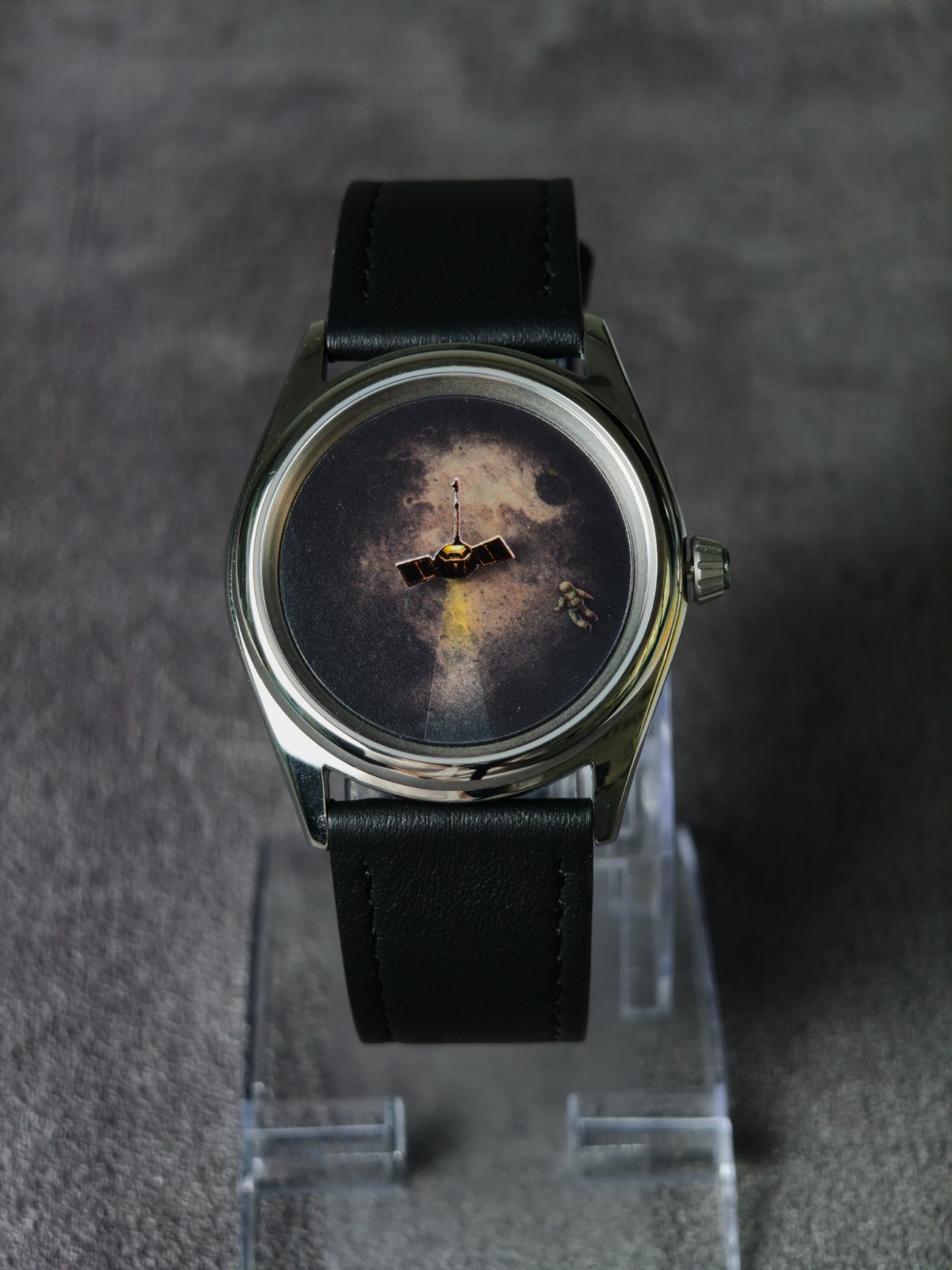 BENLYWATCH Base Moon Mens Quartz Watch Futuristic Lunar Dial Leather Strap