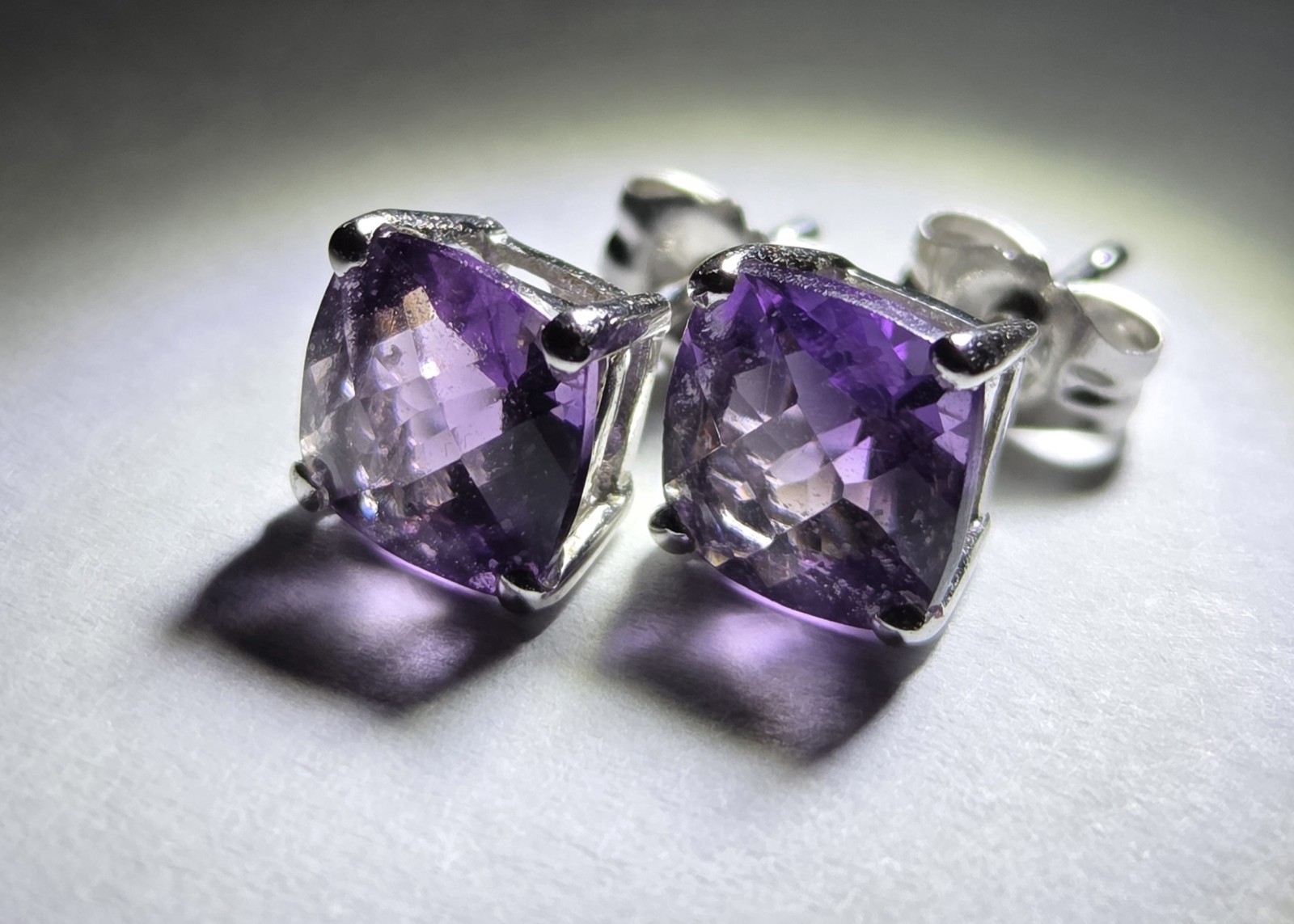 NY’s QCD 14k White Gold Cushion Cut Amethyst Stud Earrings 0.98g Not Scrap