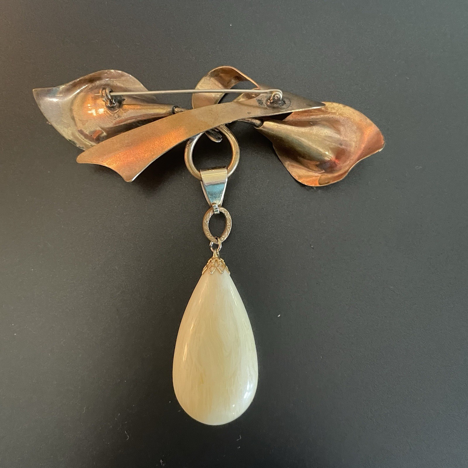 Vintage Bow Pin Brooch With Peacock Teardrop Pendent 1960 – 1970s