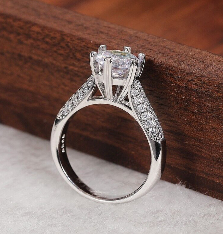 925 Silver Plated Designer Ring For Valentine Gift 1.6CT Simulated Diamond Rings