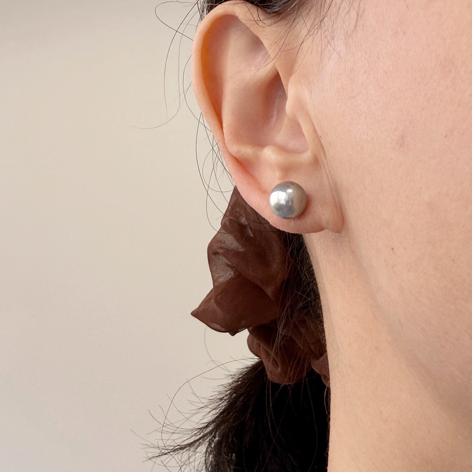 High Luster 8.7mm Round Pastel Green Japanese Akoya Pearl Stud Earrings 18K Gold