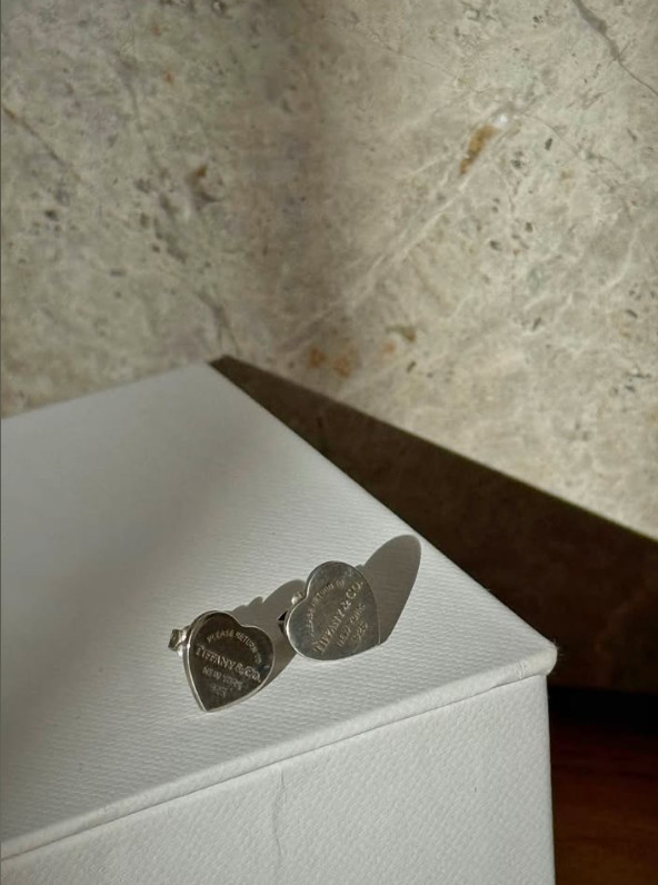 Tiffany & Co. Return to Tiffany Heart Tag Stud Earrings 925 Sterling Silver