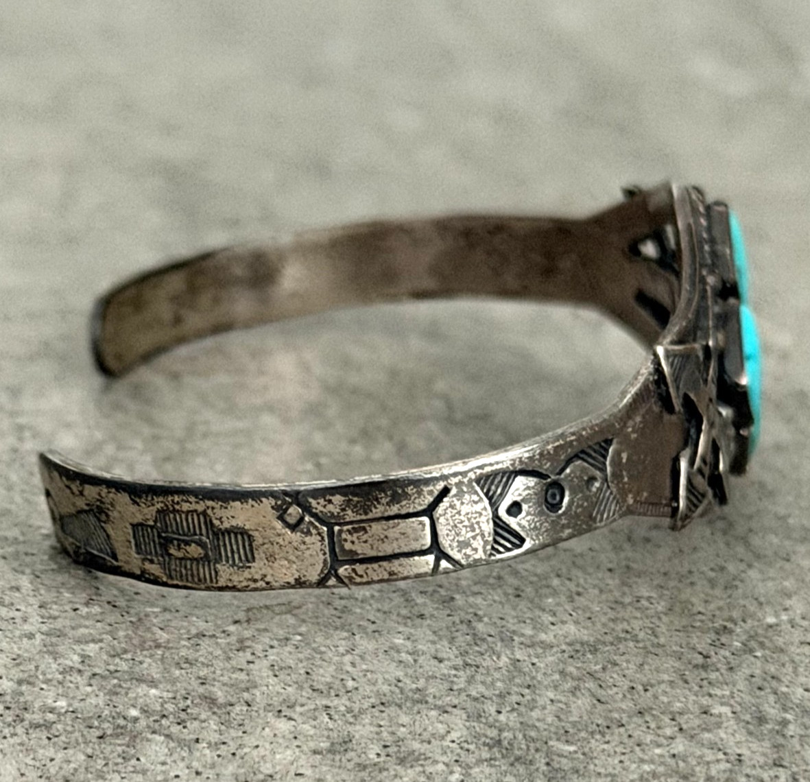 RARE Vintage FRED HARVEY era Navajo CROSSED ARROW Turquoise Sterling Bracelet