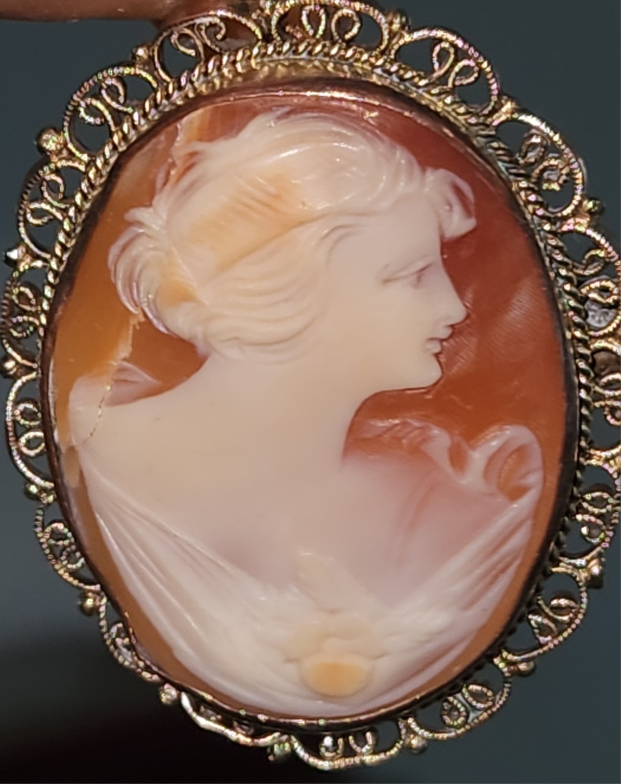 VTG SHELL CAMEO PROFILE HIGH RELIEF CARVING FILLIGREE TRIMED PENDANT 1.5″