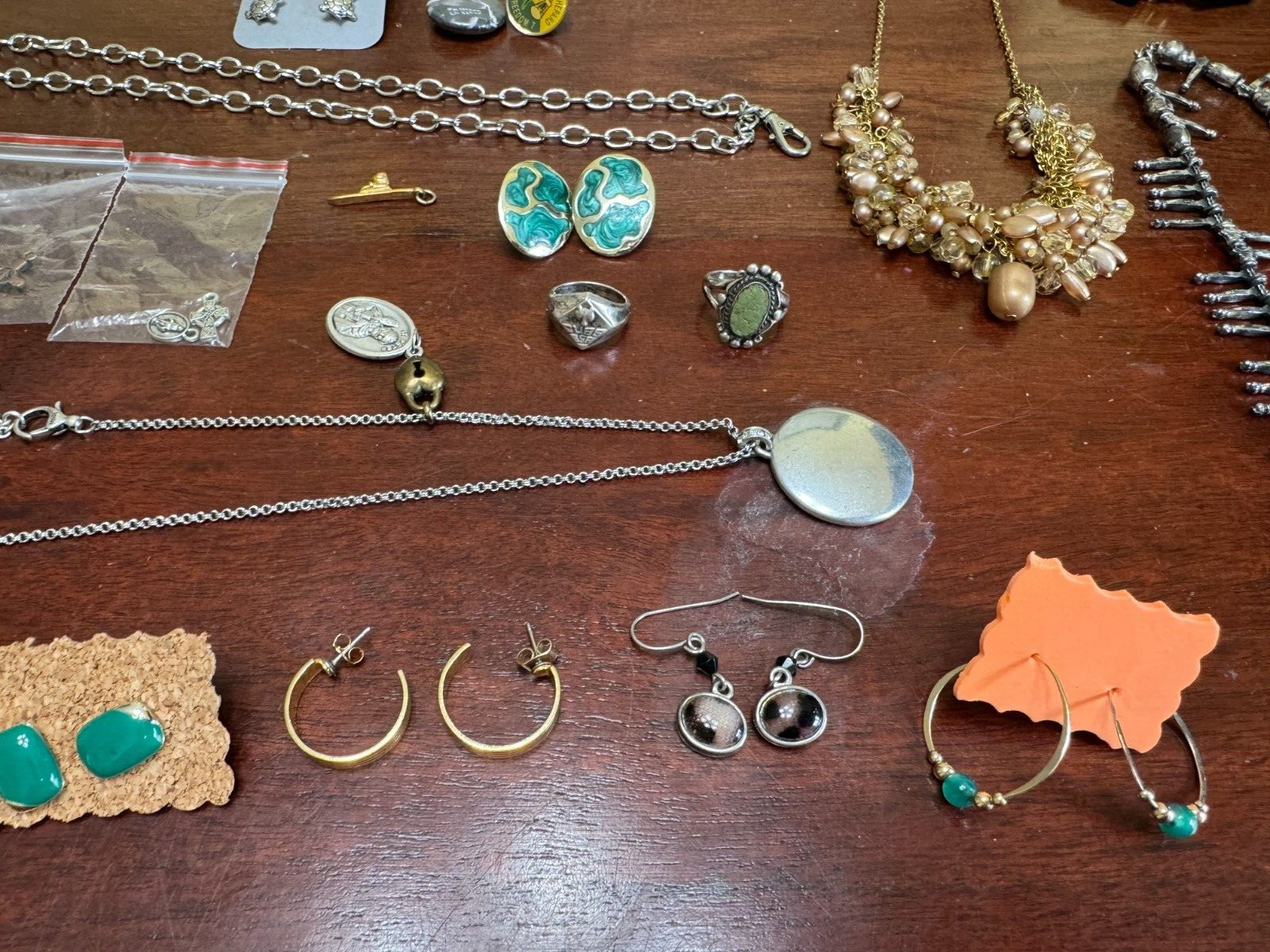 MIXED JEWLERY LOT – EARRINGS, RINGS, BRACELETS, NECKLACES, PINS- MORE