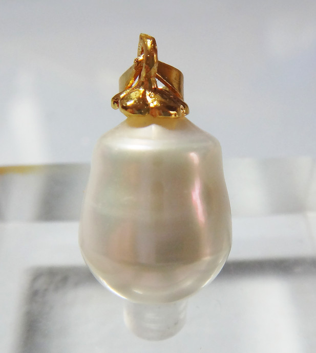 Unique 10.6×13.7mm natural south sea white pearl pendant