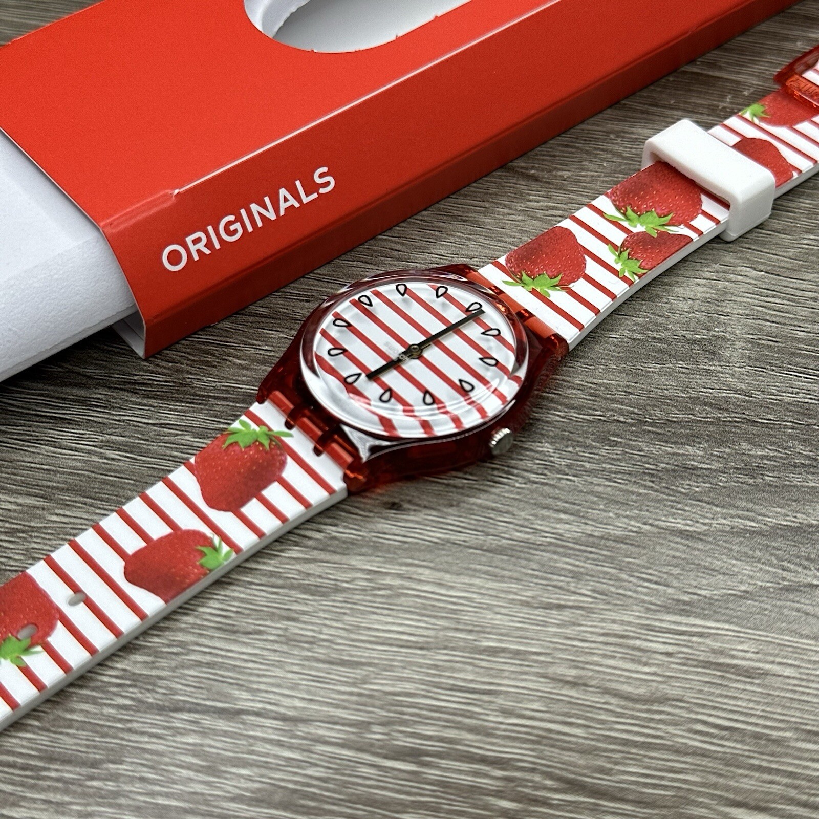 NEW✅ Swatch Originals TOILE FRAISEE Strawberry Red White Women’s Watch GR177