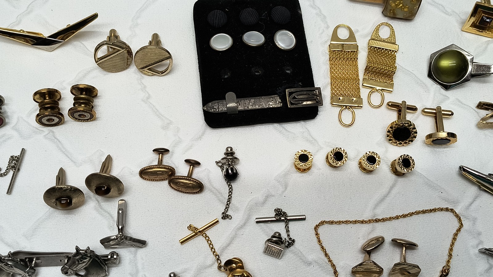 Vintage Tie Tacks Tie Bar Clips Cuff Links Lot Gold & Silver Tone 120 + Pieces