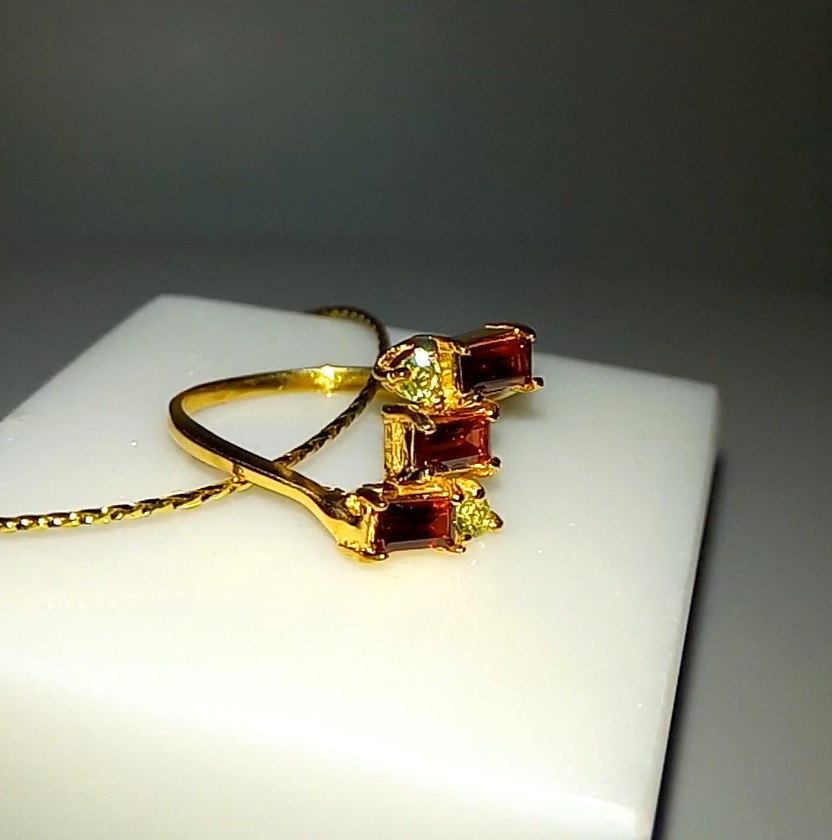 🔥🔥🔥Exclusive GARNET & PERIDOT RING in Silver and Gold – UNIQUE, Size 17.25