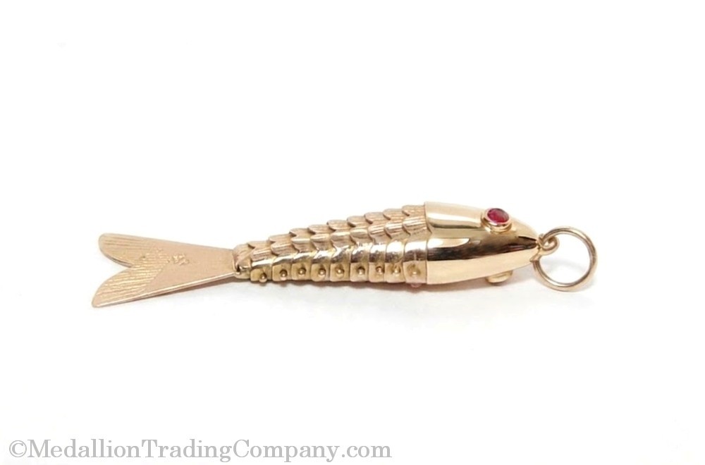 Vintage 18k Yellow Gold Ruby Eye Articulated Koi Fish Pendant Charm 1.25″ Lot 1