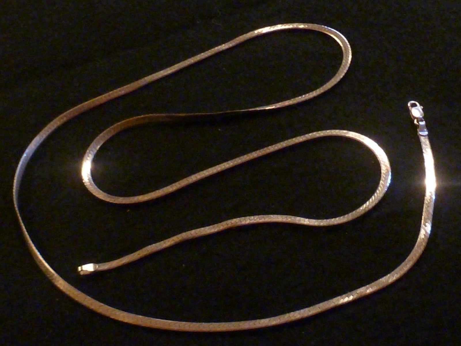 SOLID STERLING SILVER HERRINGBONE NECKLACE – 29 1/2″ – ITALY