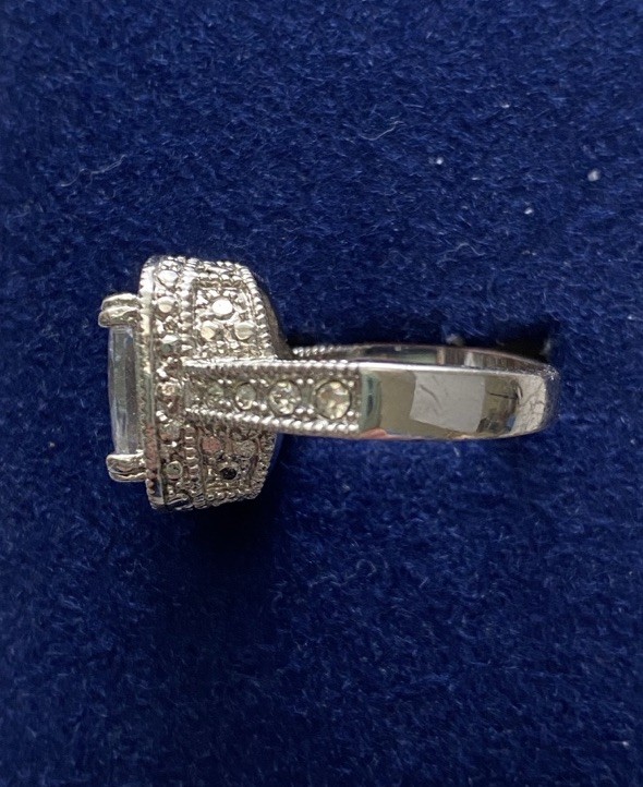 Sparkling Cocktail Dinner Ring Size 7 Silver Tone White Rhinestones