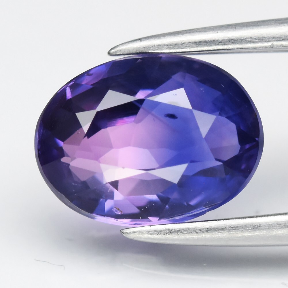 💎 1.30ct VS Oval Natural Tri Color Sapphire – Unheated, Mozambique Gem