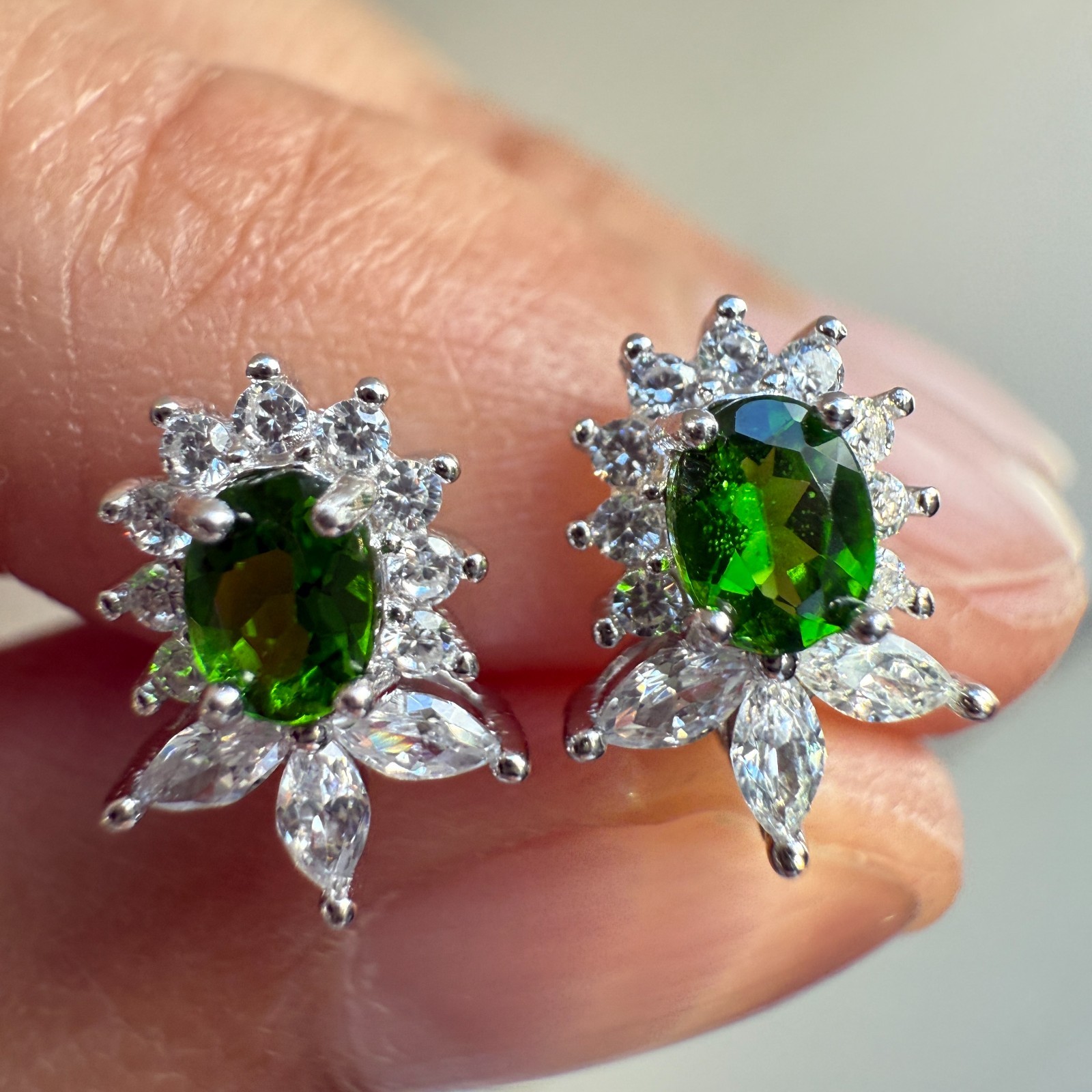 925 Sterling Silver Earrings 4x3mm Natural Diopside Gemstone Zircon Flower Stud