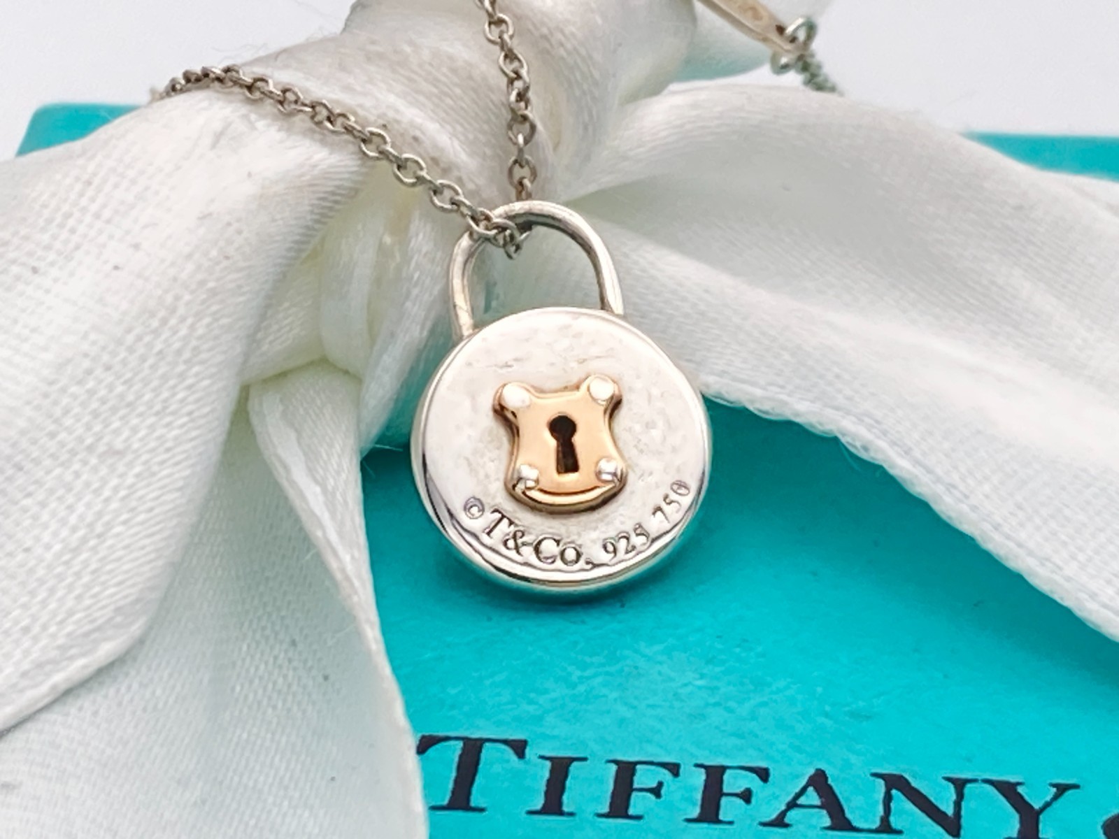 Tiffany & Co. Lock Keyhole Round Padlock 16″ Necklace GOLD silver 2.5g