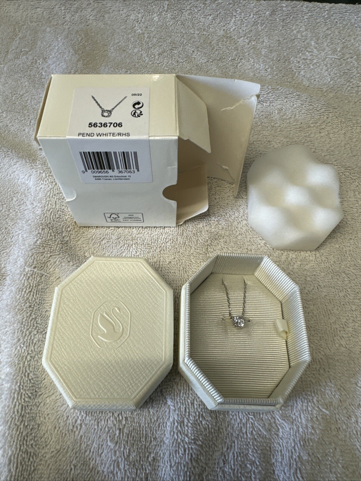 Swarovski Zirconia Stilla Pendant Round Cut, White, Rhodium Plated 5636706