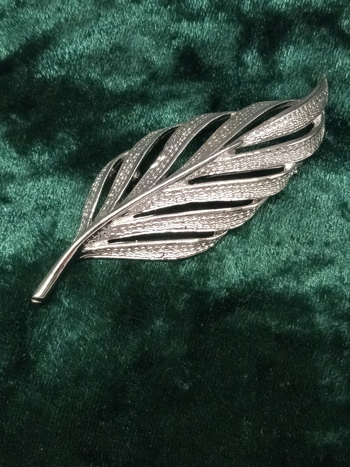 Detailed open work design silver tone Leaf Brooch & Clip-on Earring Set