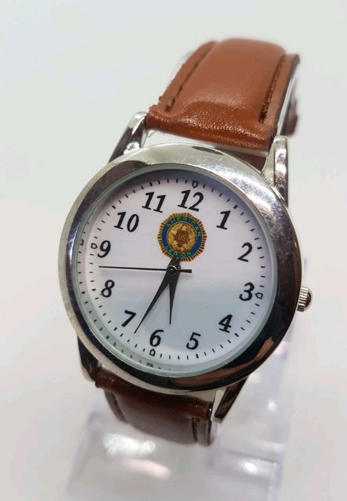 Men’s AMERICAN LEGION Silver Tone Classic Quartz Watch, Brown Leather, 35mm Runs