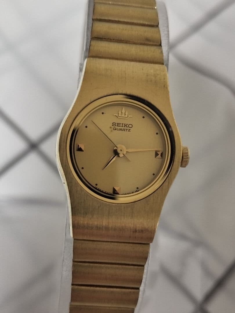 Mint condition KING SEIKO 2Y01-0130 gold watch, fully functional.