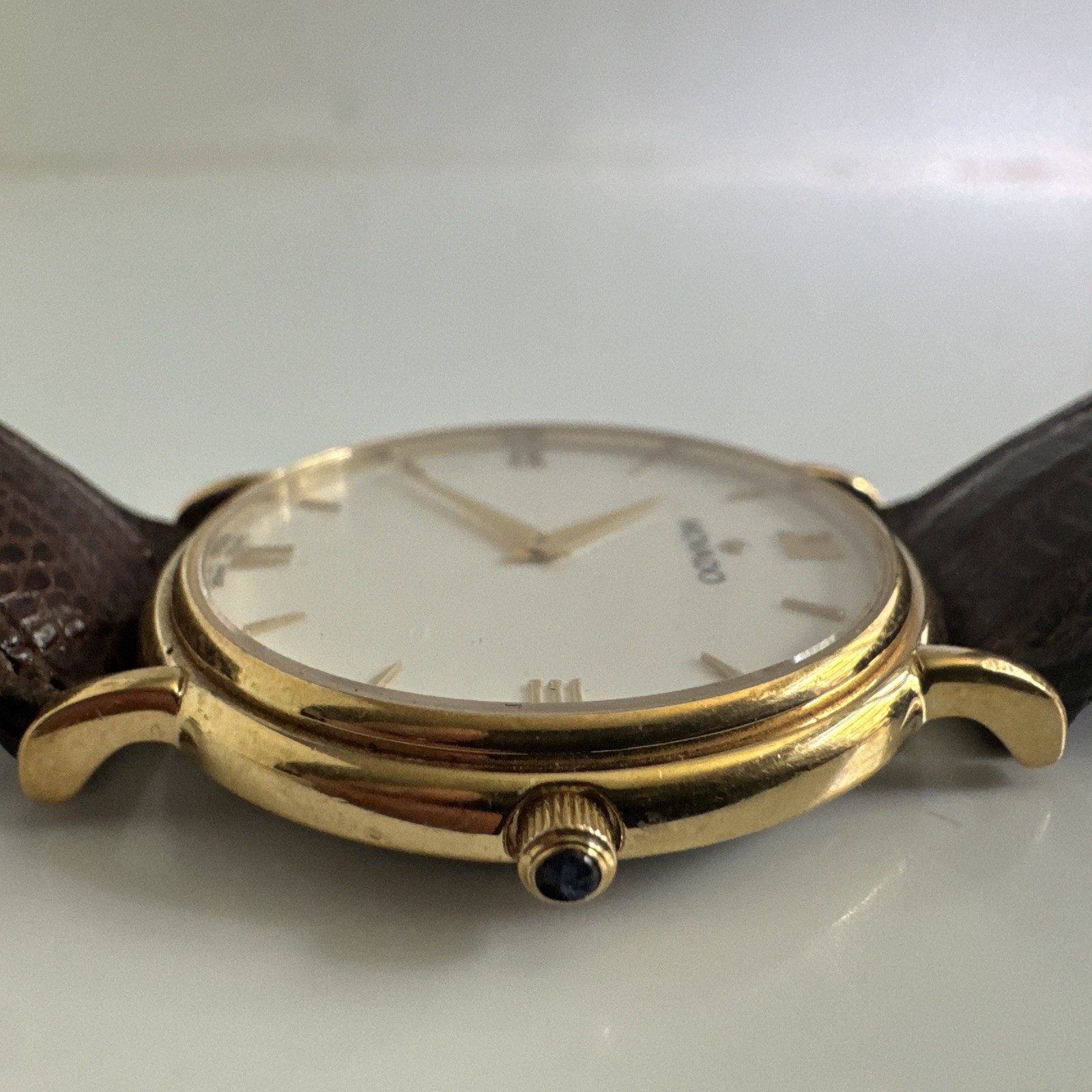 Movado Classic Ultra-Thin Dress Watch – Ref. 87-E4-0885 -Gold *UNWORN DISPLYED*