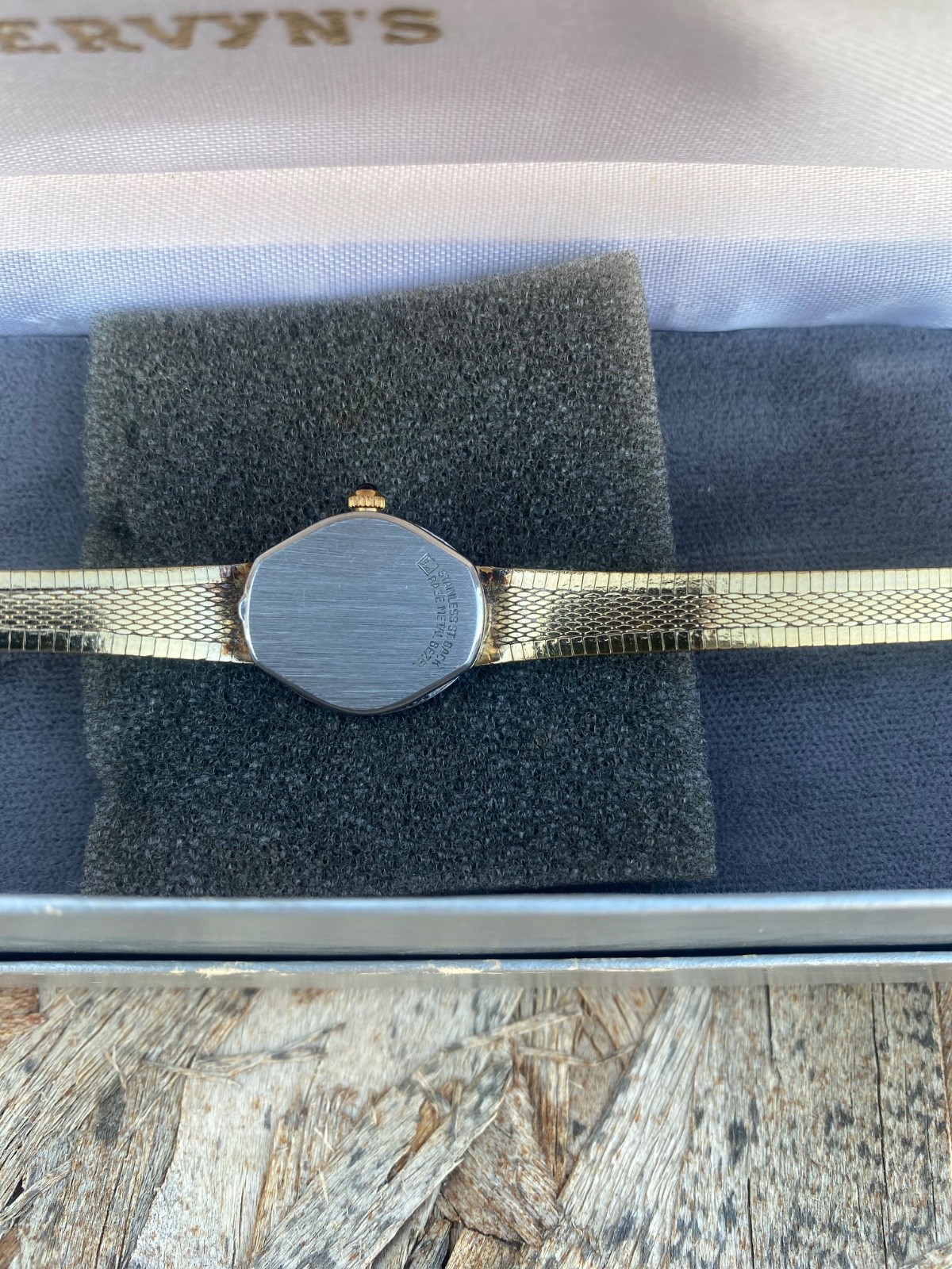 Dufonte by lucien piccard diamond bezel gold tone Womans Wristwatch adjustable