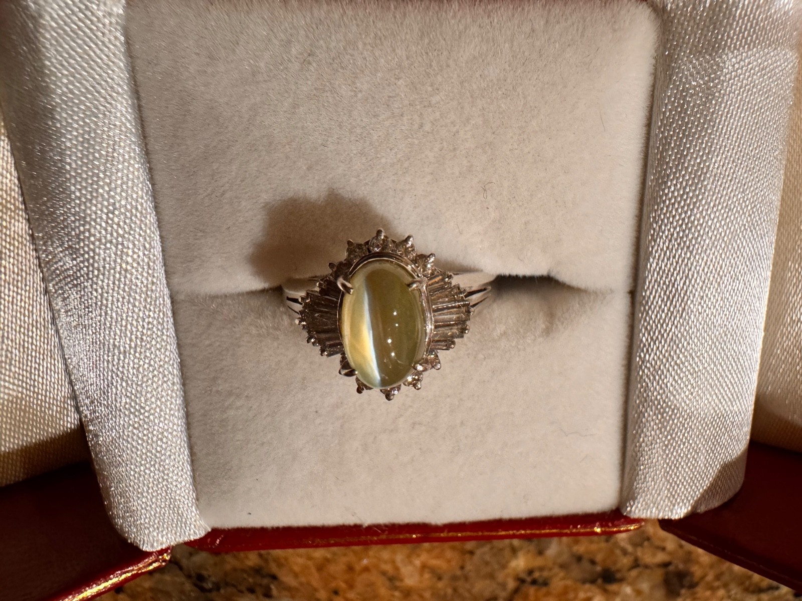 Very rare Cat’s Eye Chrysoberyl Platinum ring