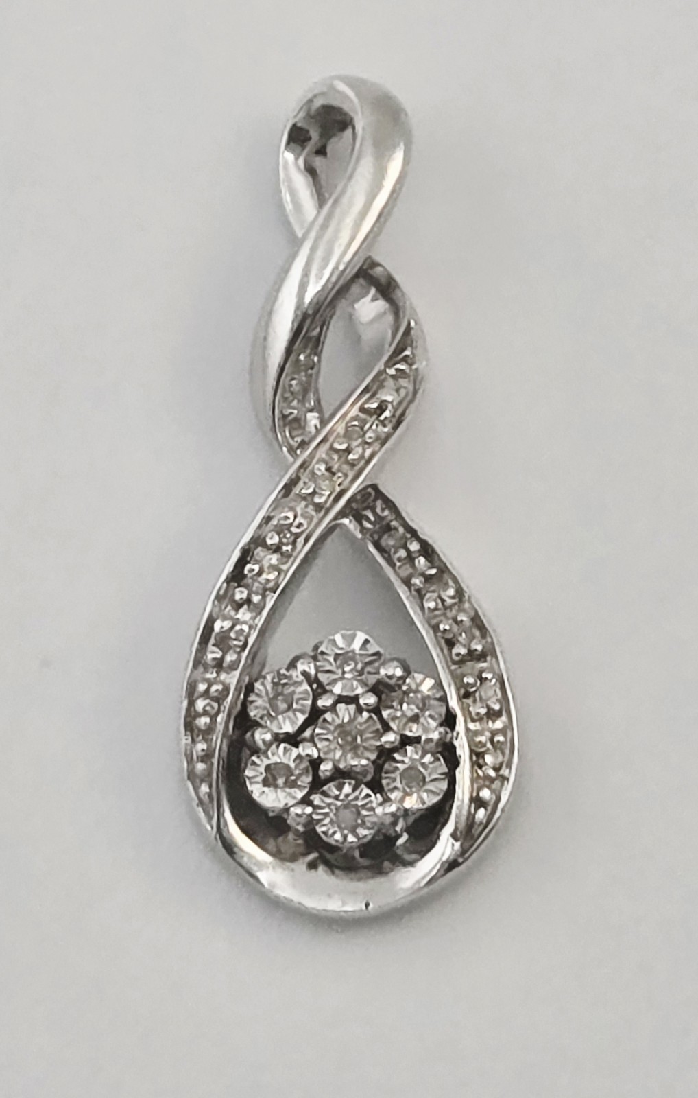 Vintage Sterling Silver Natural Diamond Swirl Teardrop Pendant – 3.0g