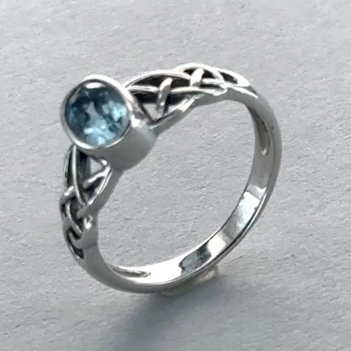 Oval Celtic BLUE TOPAZ Ring – Multiple Sizes – 925 STERLING SILVER Natural #2e