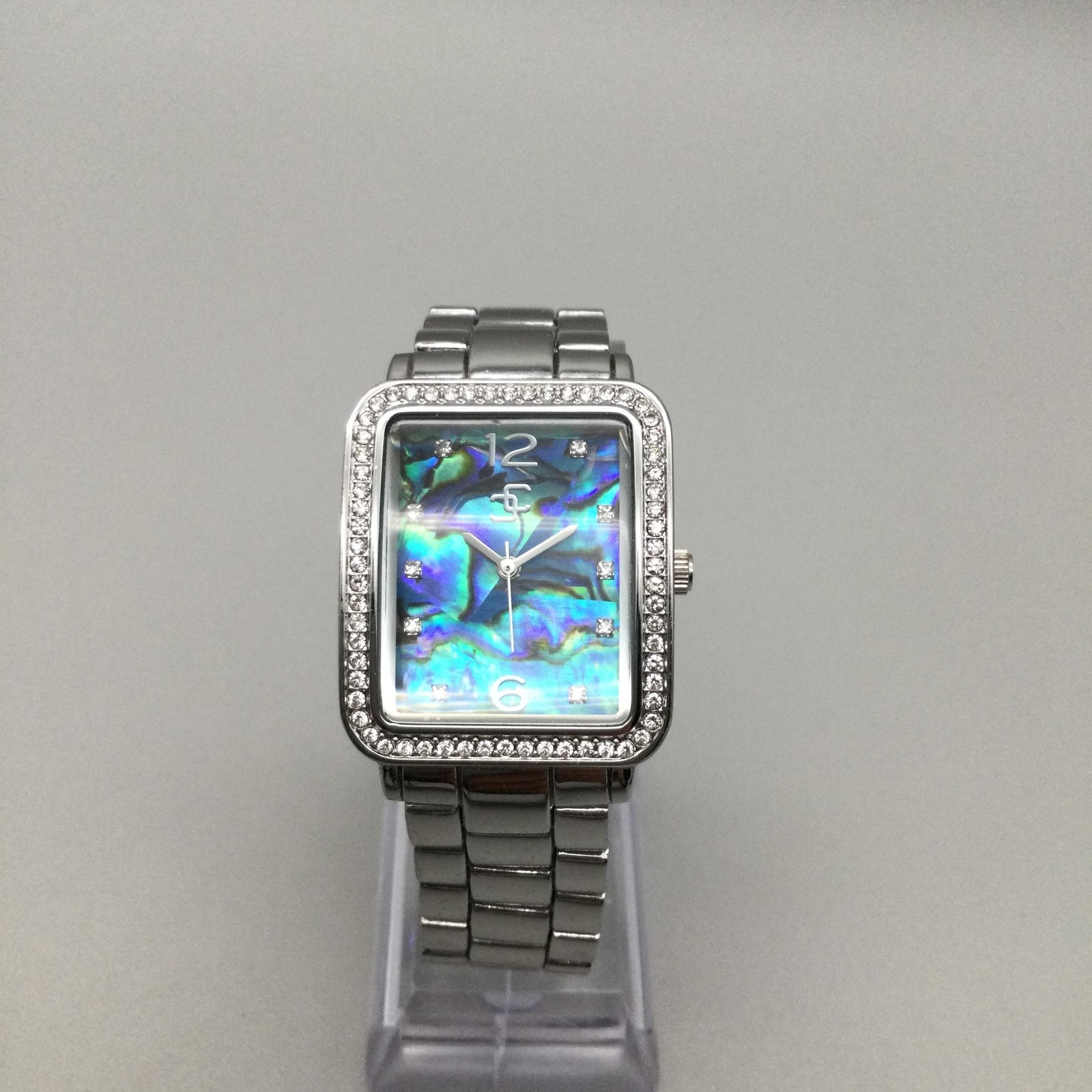 Chico’s Womens Watch 28mm Abalone Dial Silver Tone Bracelet New Battery 7″
