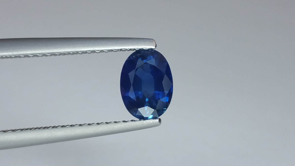 Sapphire Extraordinary GIA Certified 1.03ct 7x5mm Oval