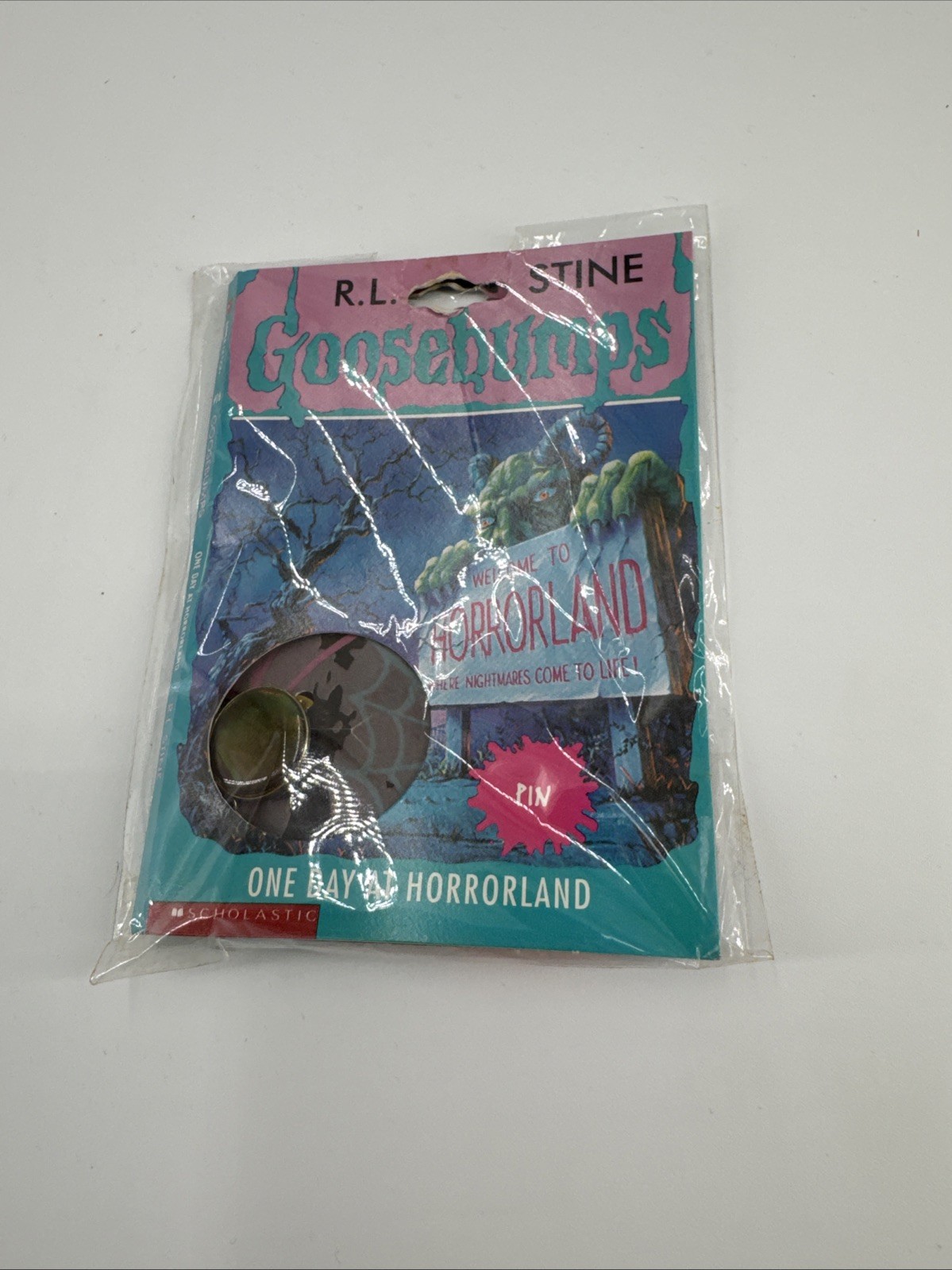 Vintage 1995 Scholastic Goosebumps One Day At Horrorland 3D Hologram Pin NEW