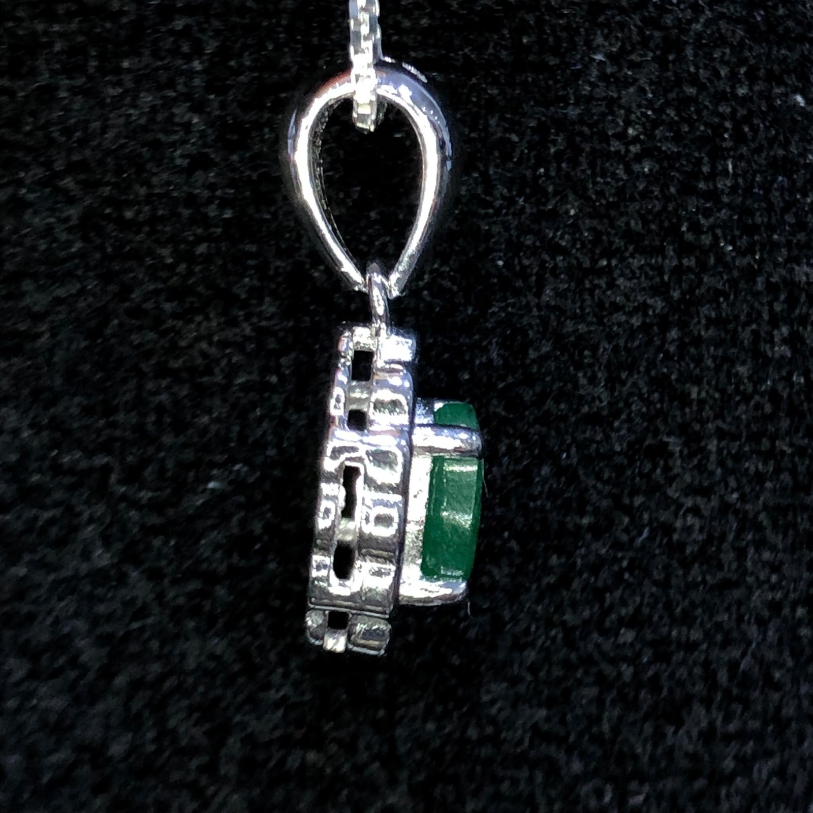 Natural Emerald Gemstone 925 Sterling Silver Pendant Oval Top Rich Green