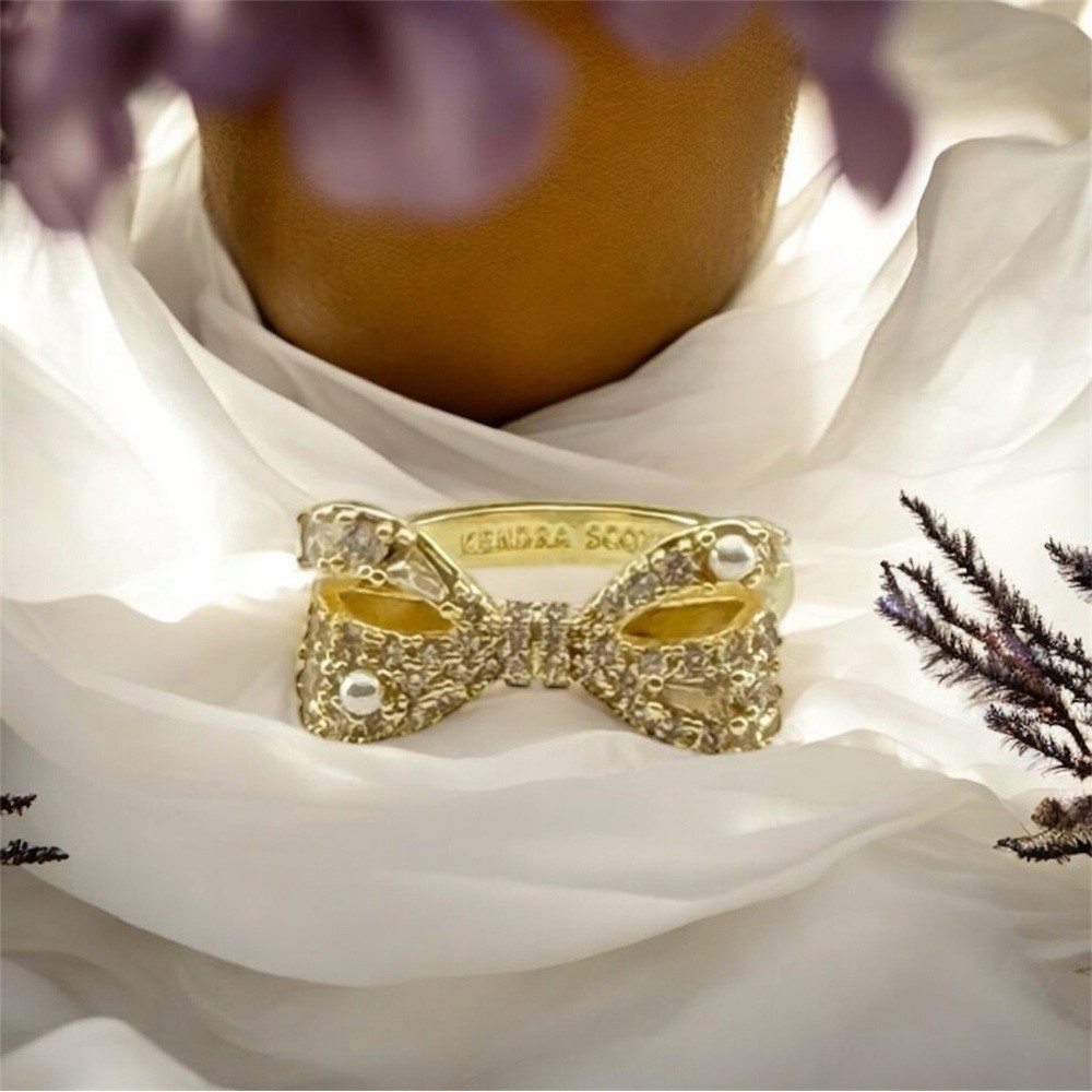 Kendra Scott Krista Gold Bow Cocktail Ring in White Mix. Size 7