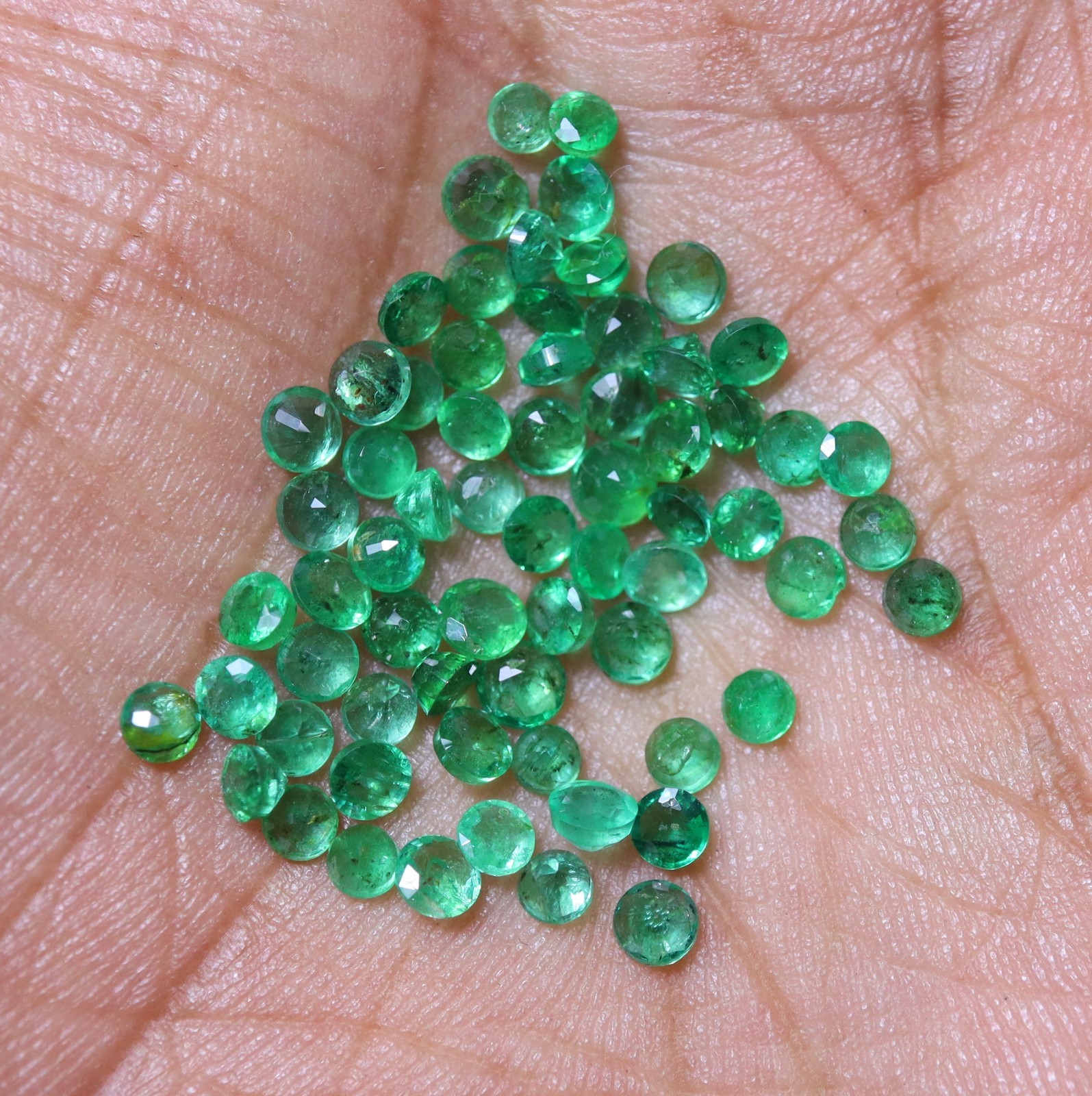 6.5Ct Natural Green Zambia Emerald Faceted Round Gemstones 66 Pcs Lot 2.5 To 3MM