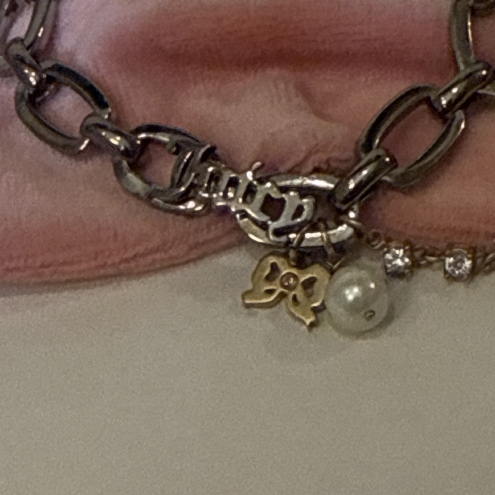 Y2K Juicy Couture LET THEM EAT COUTURE Pearl Heart Charm Bracelet Silver Tone