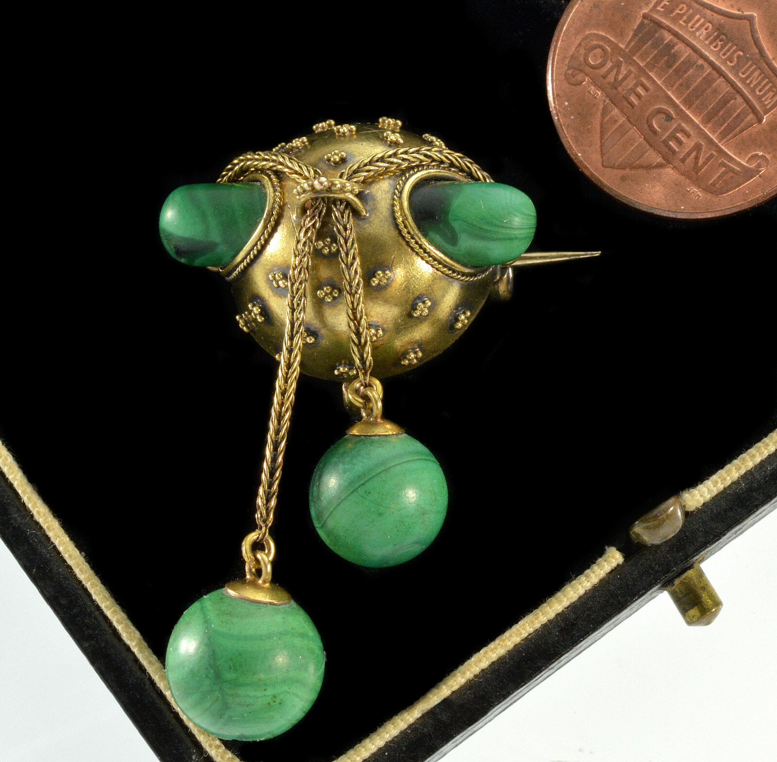 ANTIQUE VICTORIAN ETRUSCAN REVIVAL 15K GOLD MALACHITE BROOCH PIN C.1880