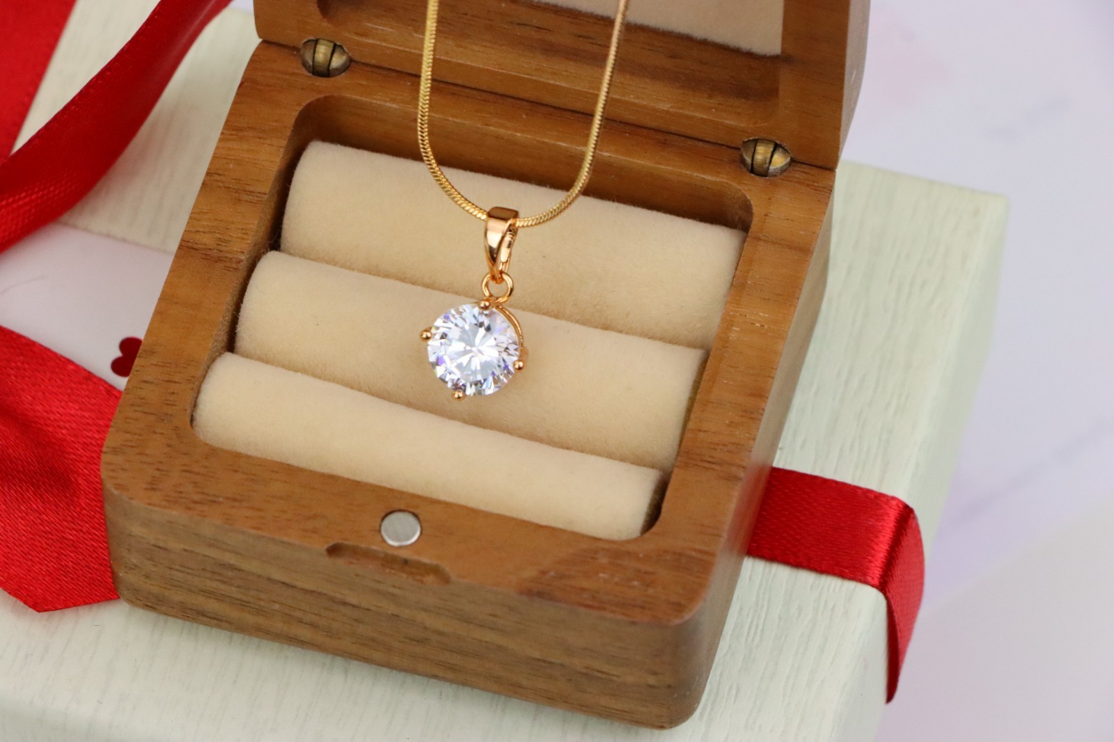 Elegant Round White Pendant in Gold Plated Brass for Women, XPPT1666