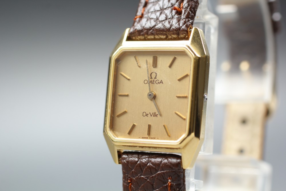 OMEGA De Ville 591.0254 Cal.1387 Gold Square Push Crown Quartz Ladies Watch 1984