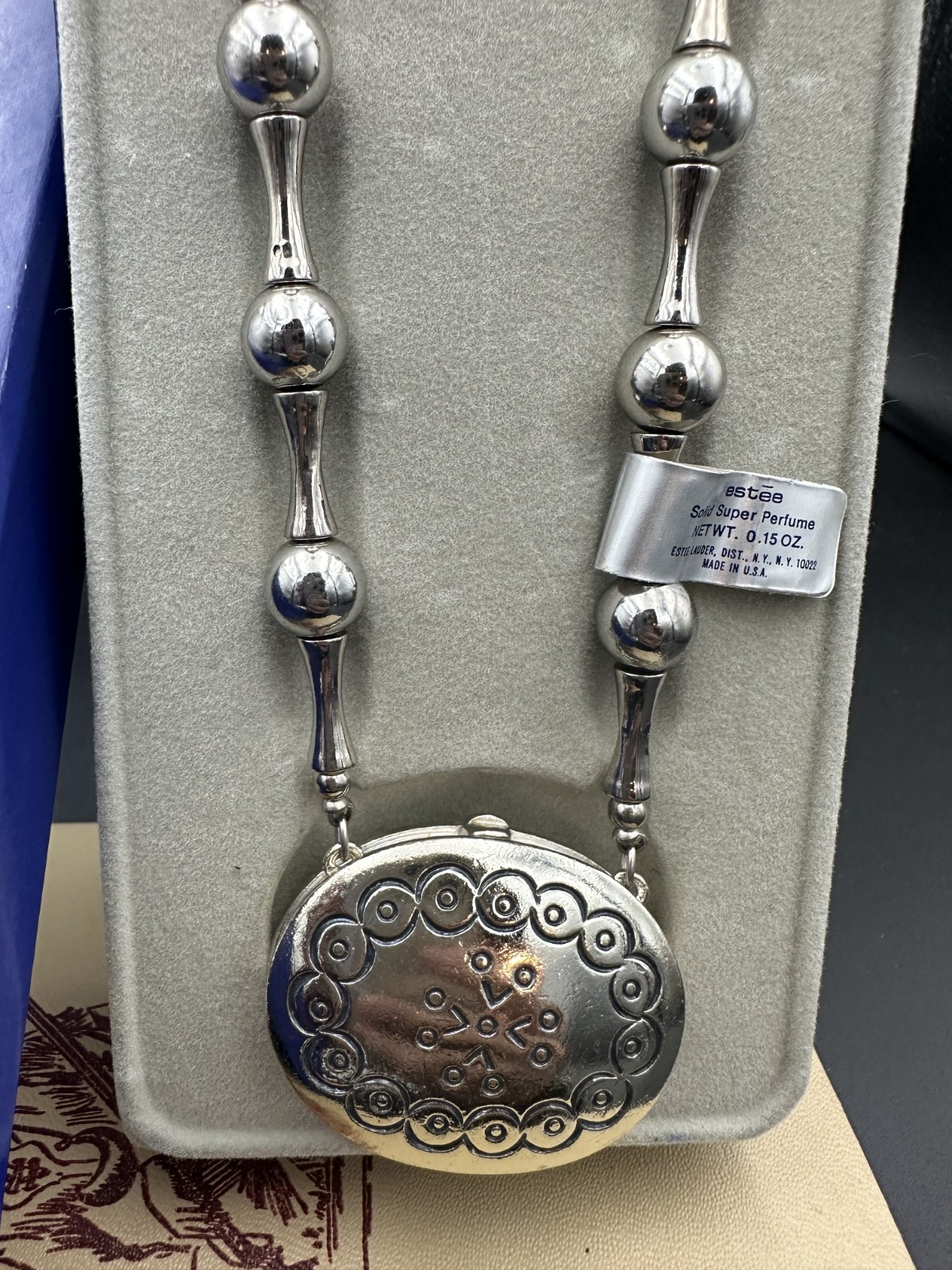Vintage ESTEE LAUDER Silver Tone Moonsilver Solid Perfume Necklace Original Box