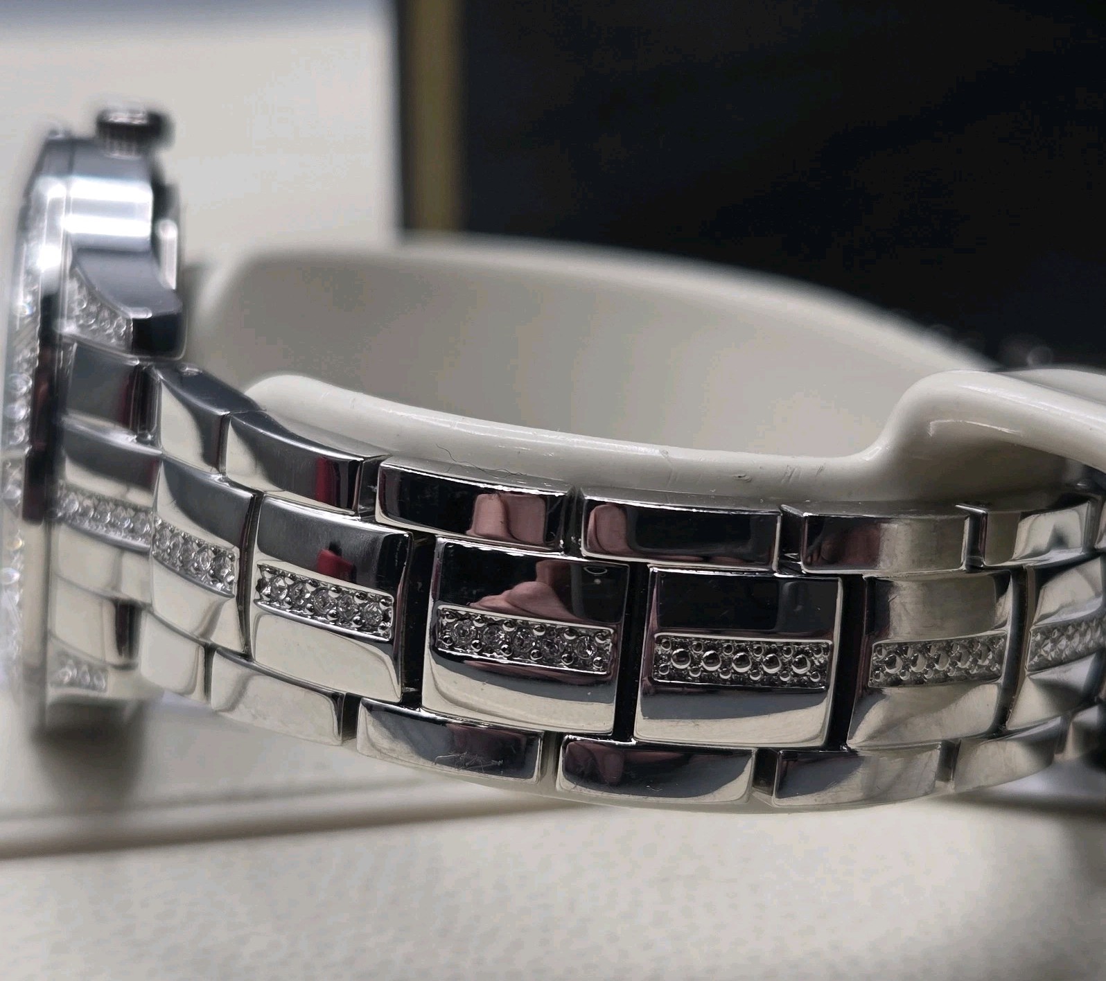 Bulova 96L291 Women’s Silver Crystal Bezel Bracelet Watch Store Display