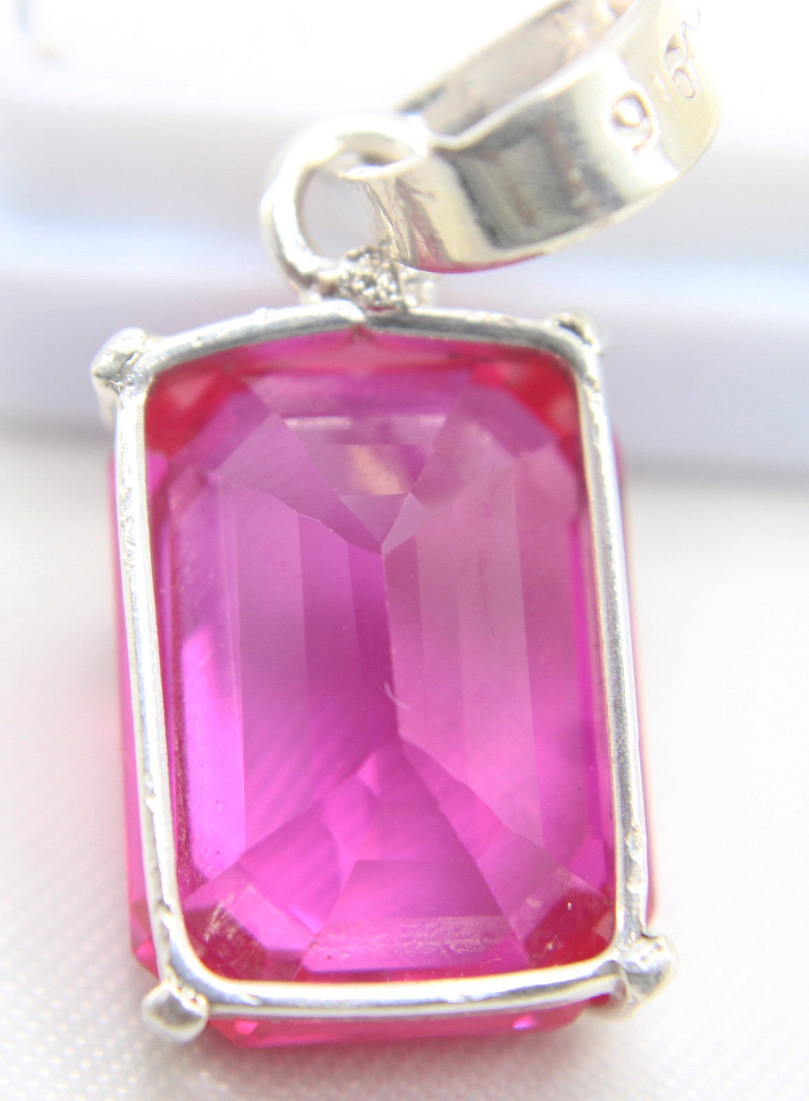 3.48 Gm Pink Sapphire Emerald Gemstone 925 Silver Pendant Gift Jewelry