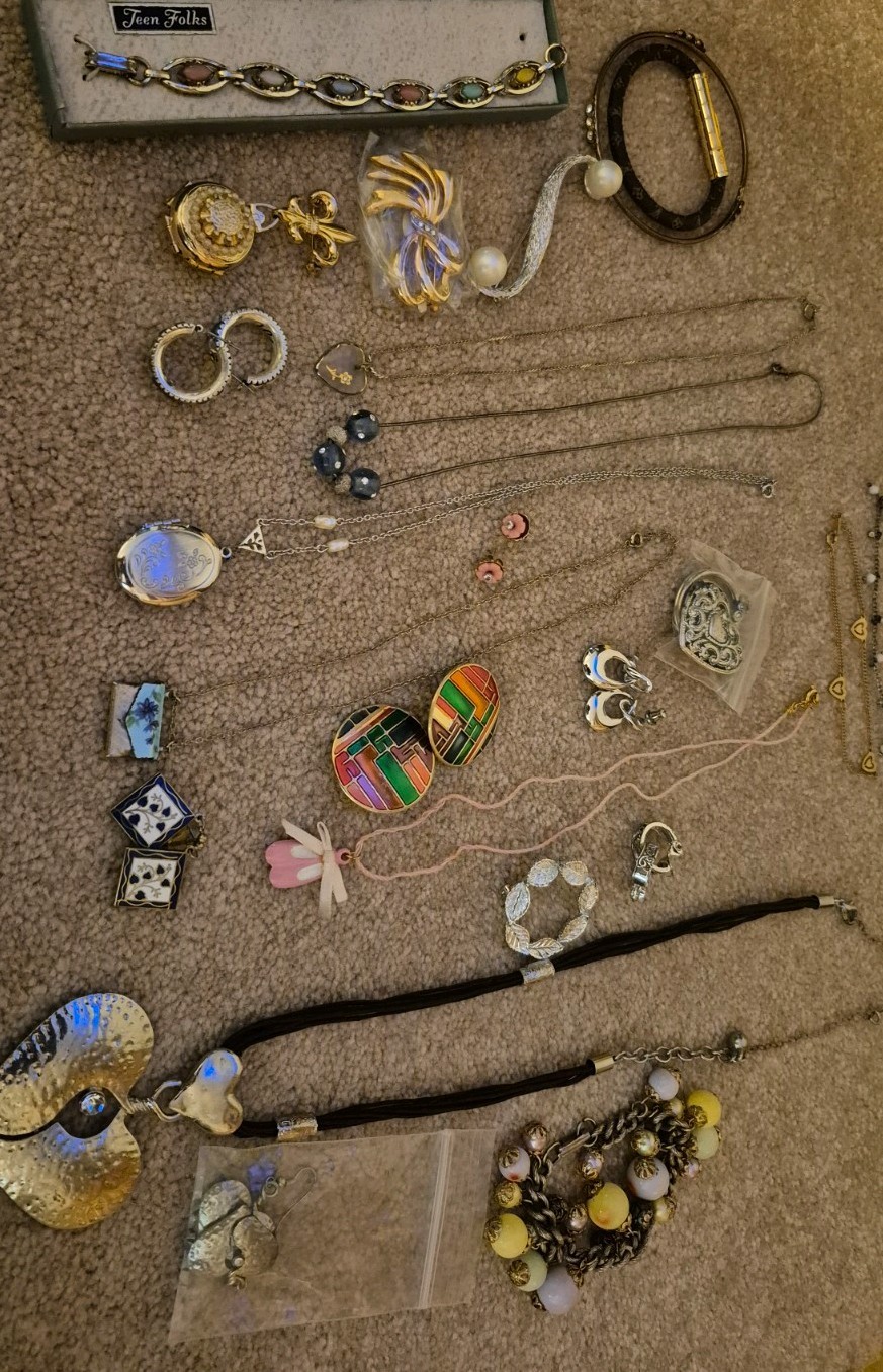 Mixed Jewelry Lot Mixed Variety Wearable Products Necklaces Bracelets Locket Etc