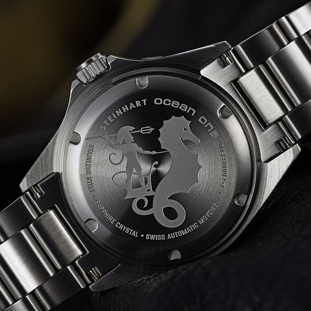 Steinhart Ocean One Vintage Red Swiss Automatic Men’s Diver Watch 103-0657