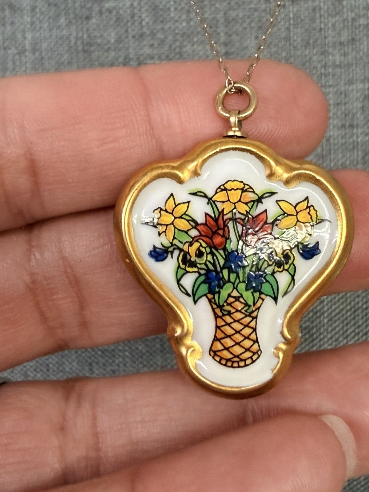 Vtg Franklin Mint Porcelain Flower Pendant Necklace Artisan