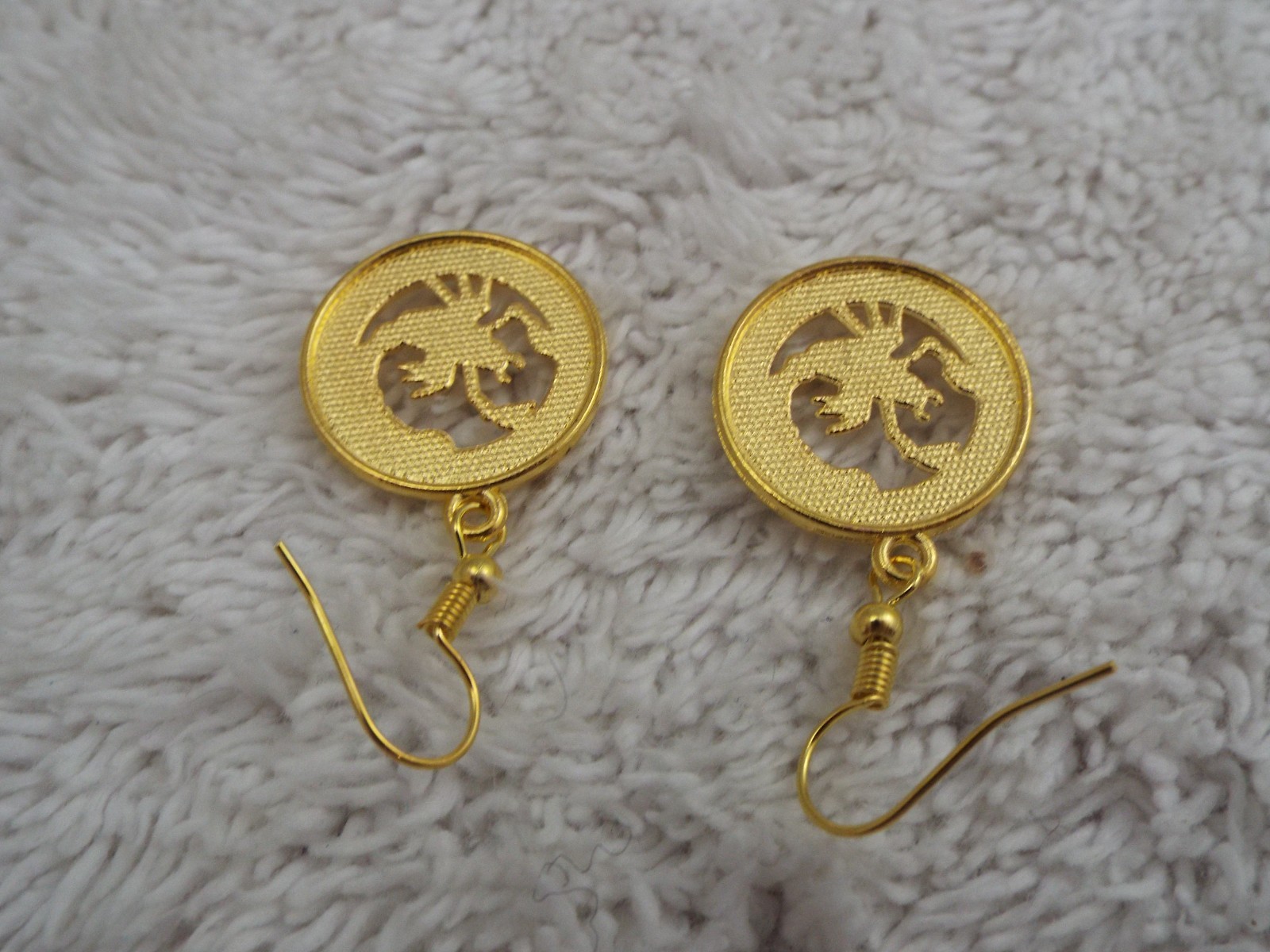 Goldtone Zodiac Scorpio Scorpion Pierced Earrings (B43)
