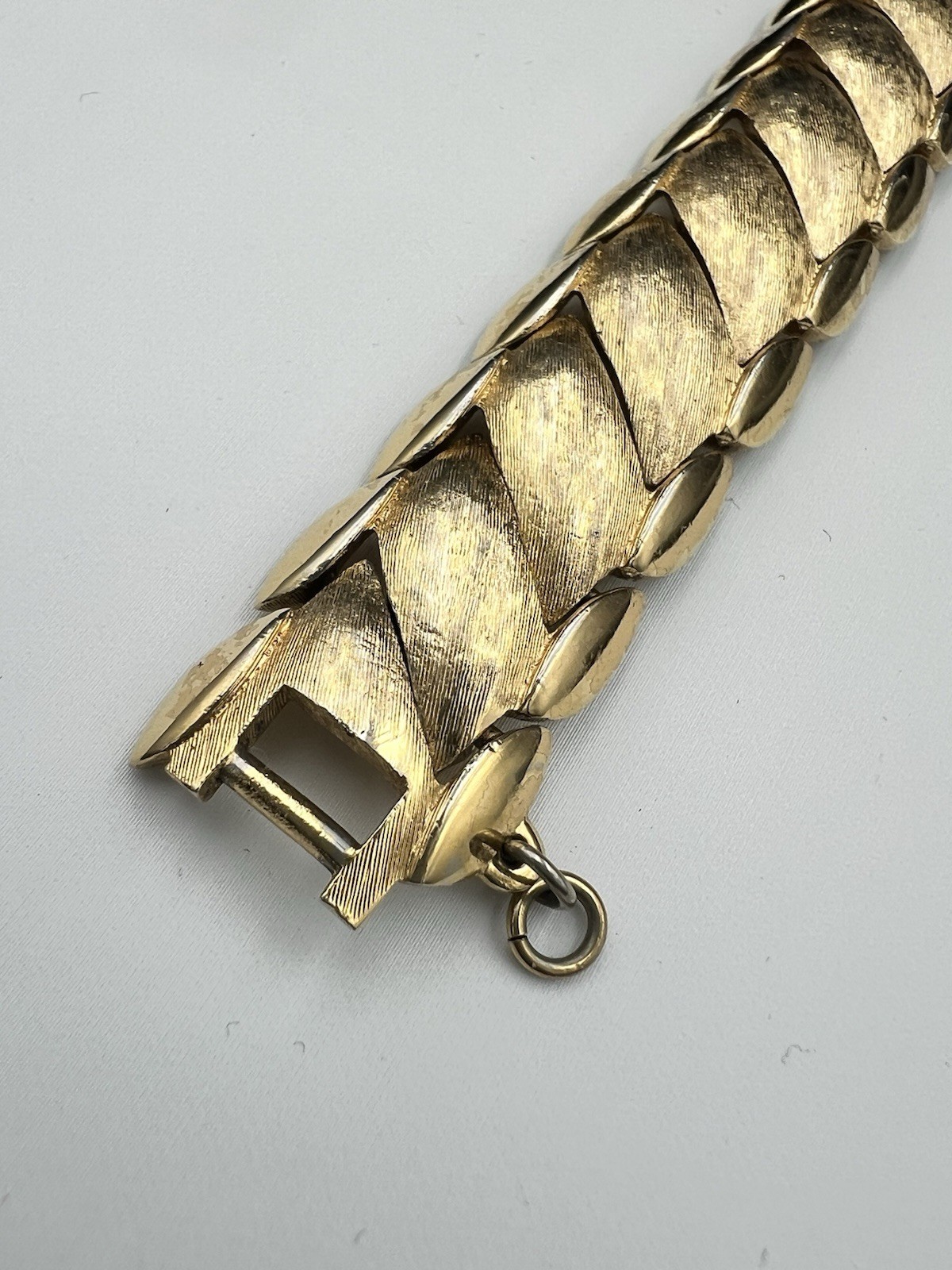 Vtg Monet Gold Tone Textured Leaf Link Bracelet Safety Chain Signed MCM 1960s