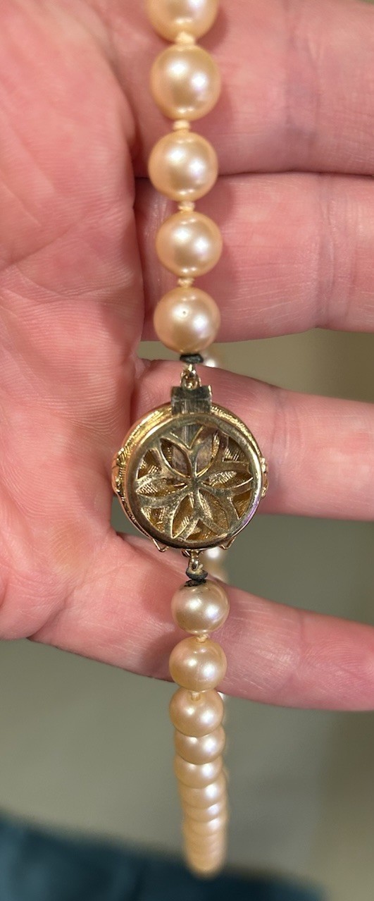 16 Inch Faux Cream/champagne Tone Pearl Necklace With Faux Pearl Latch
