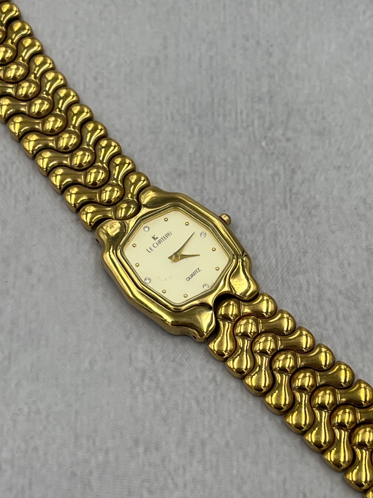 Le Chateau 1132M Men’s Gold Stainless Steel Band Water Resistant Watch
