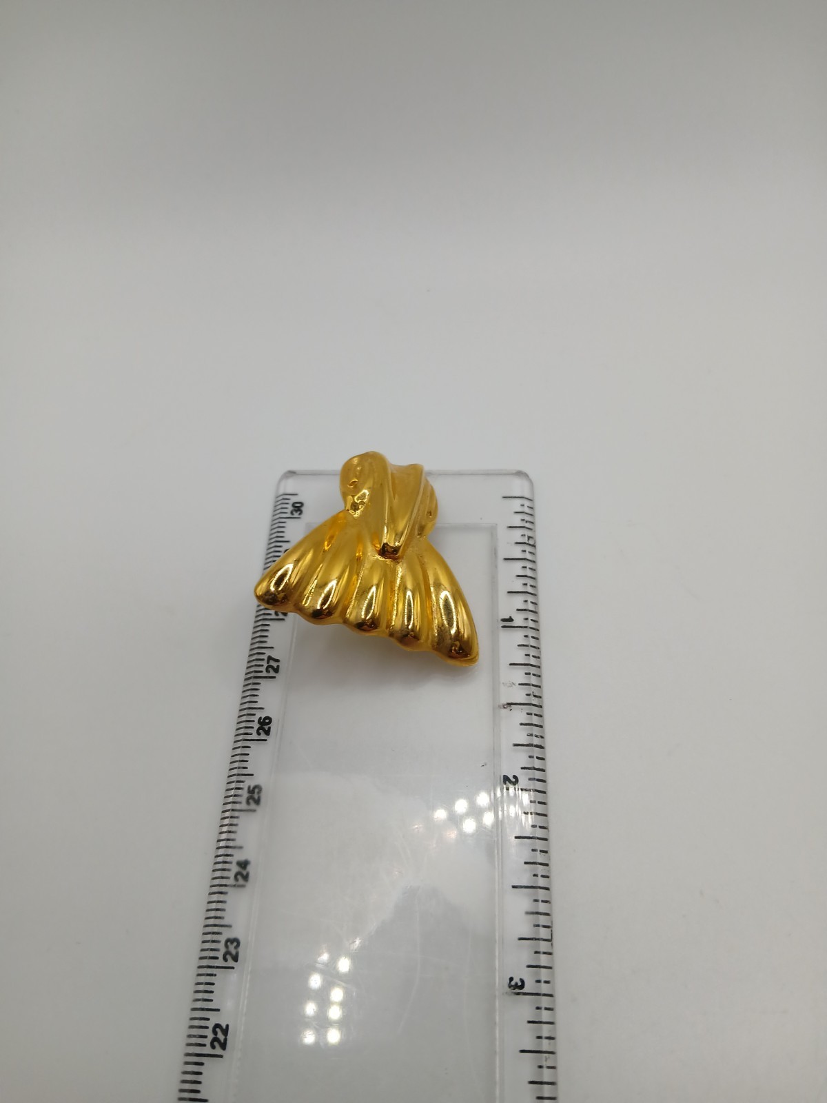 Premier Designs Large Gold Toned Stylized Clip On Earrings. NWT